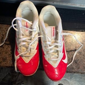 Nike boys size 2 baseball cleats